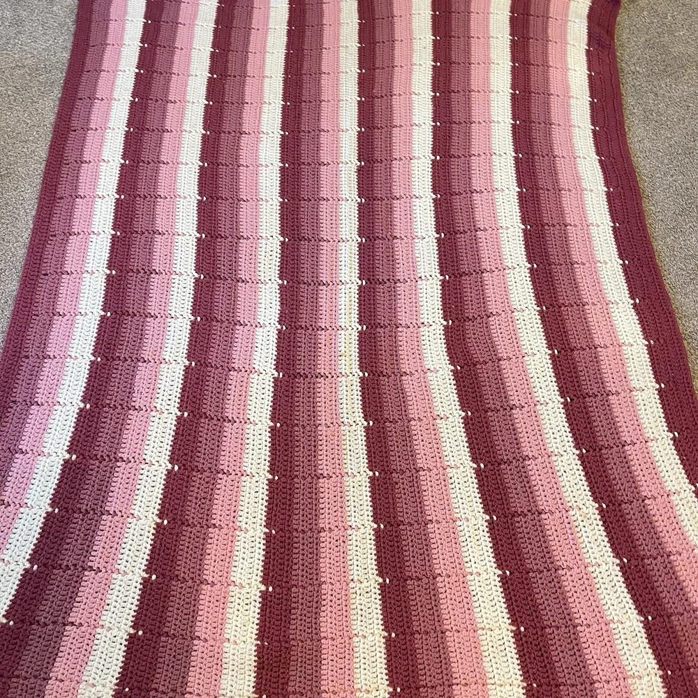 Vtg 70s Pink Stripe Granny Knit boho Blanket Cottagecore 55x75 FULL afghan throw